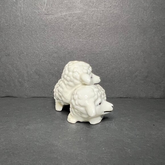 Vintage Small White Ceramic Easter Spring Sheep Lambs Decorative Figurine 1.75" - Picture 4 of 6